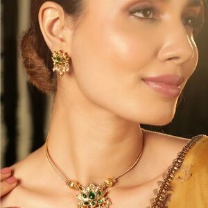 Elegant Gold and Green Jewelry Set